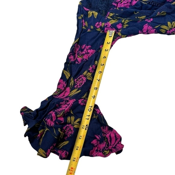 Express Navy & Pink Floral Bell Sleeve Blouse Size XS - Picture 11 of 17